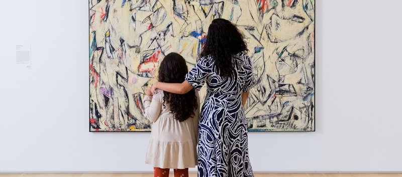 ArtInstitute family looking at willem