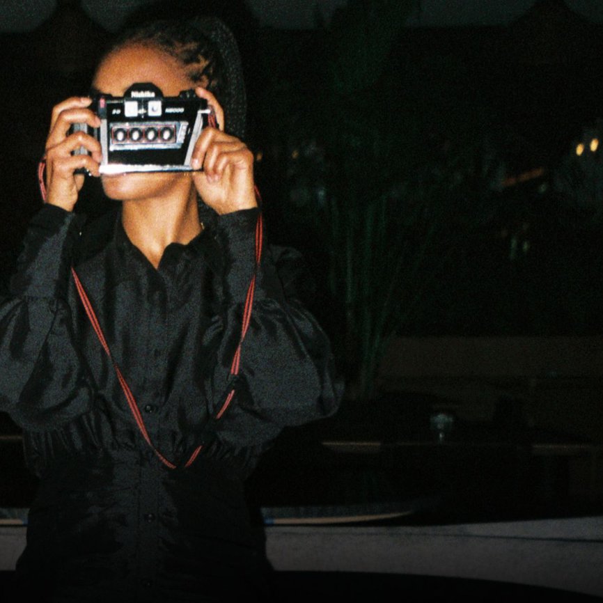 HOTEL - girl holding camera
