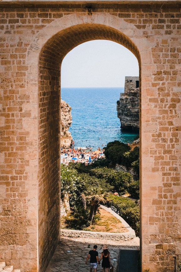 /media_files/images/Polignano_a_Mare_-_View_of_Lama_Monachile.max-866x866.jpg