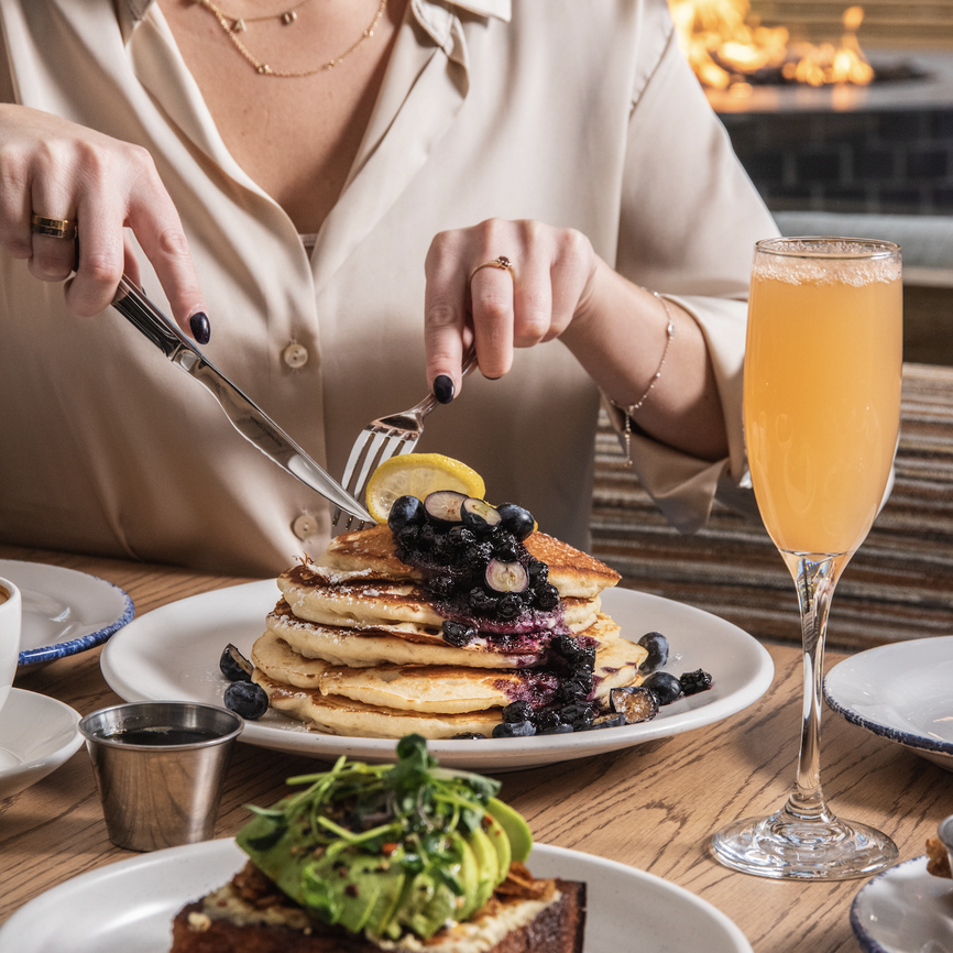 2024-11-19_Fora_Brunch_Group_26381